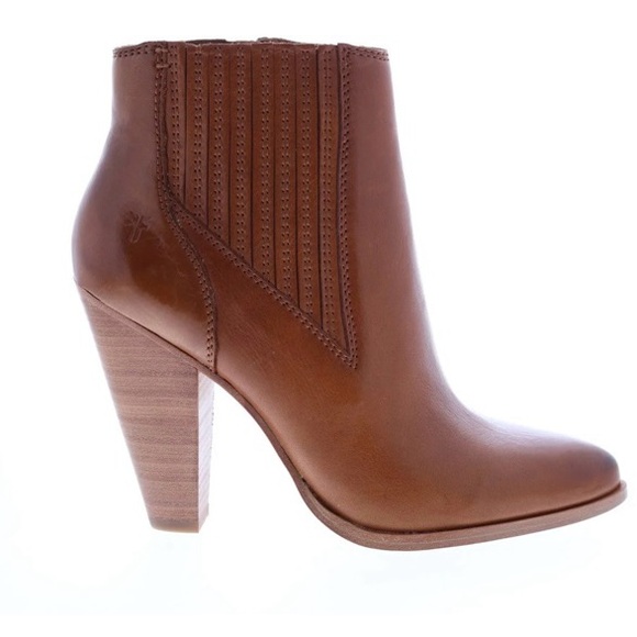 New FRYE Remy Chelsea Saddle Brown Leather 4" Heel Zipper Ankle Bootie Boots 7M - Picture 1 of 10
